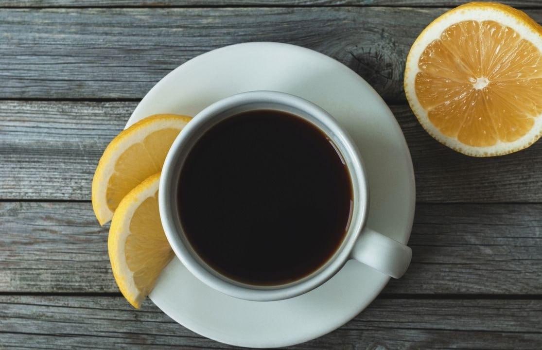 Što se događa ako pijete kavu s limunom
